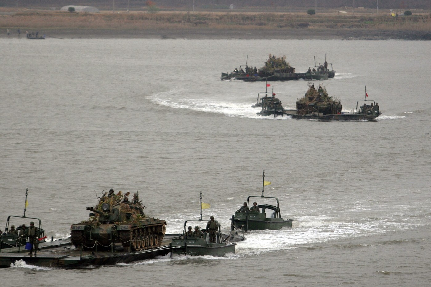 Понтонний міст для важкої техніки: вантажний клас, течія й регулювання руху