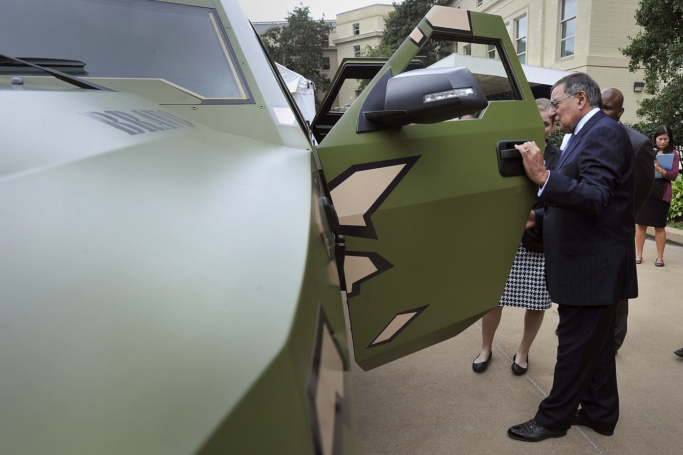 Гібридна військова машина: електропривод, енергетичний буфер і тихий режим